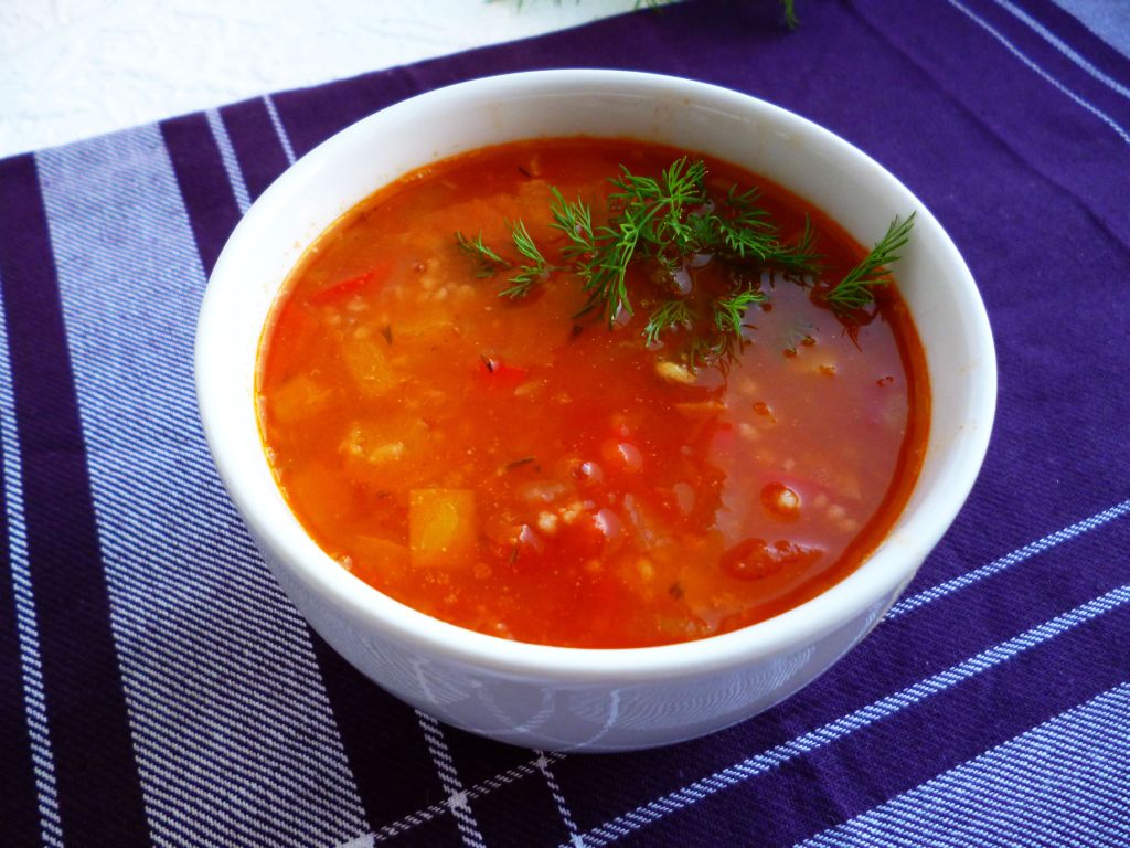 Zupa pomidorowa z soczewicą i papryką