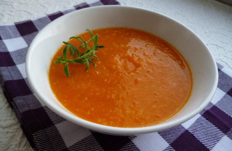 Krem z marchewki z kuskusem