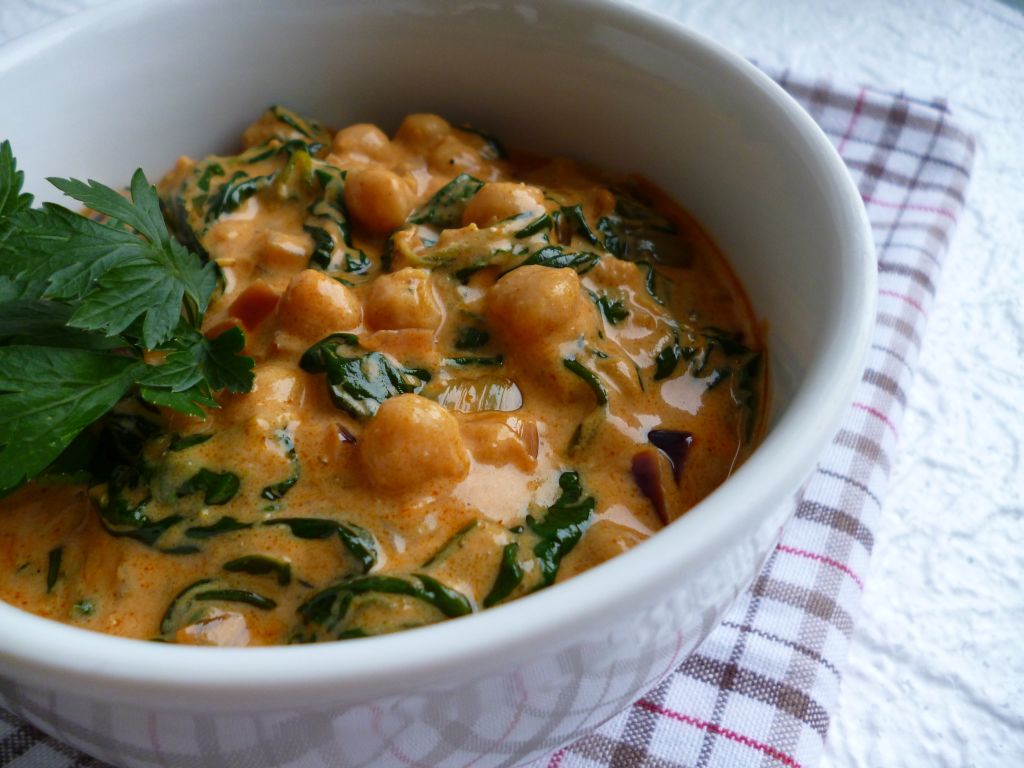 Curry z cieciorką i szpinakiem