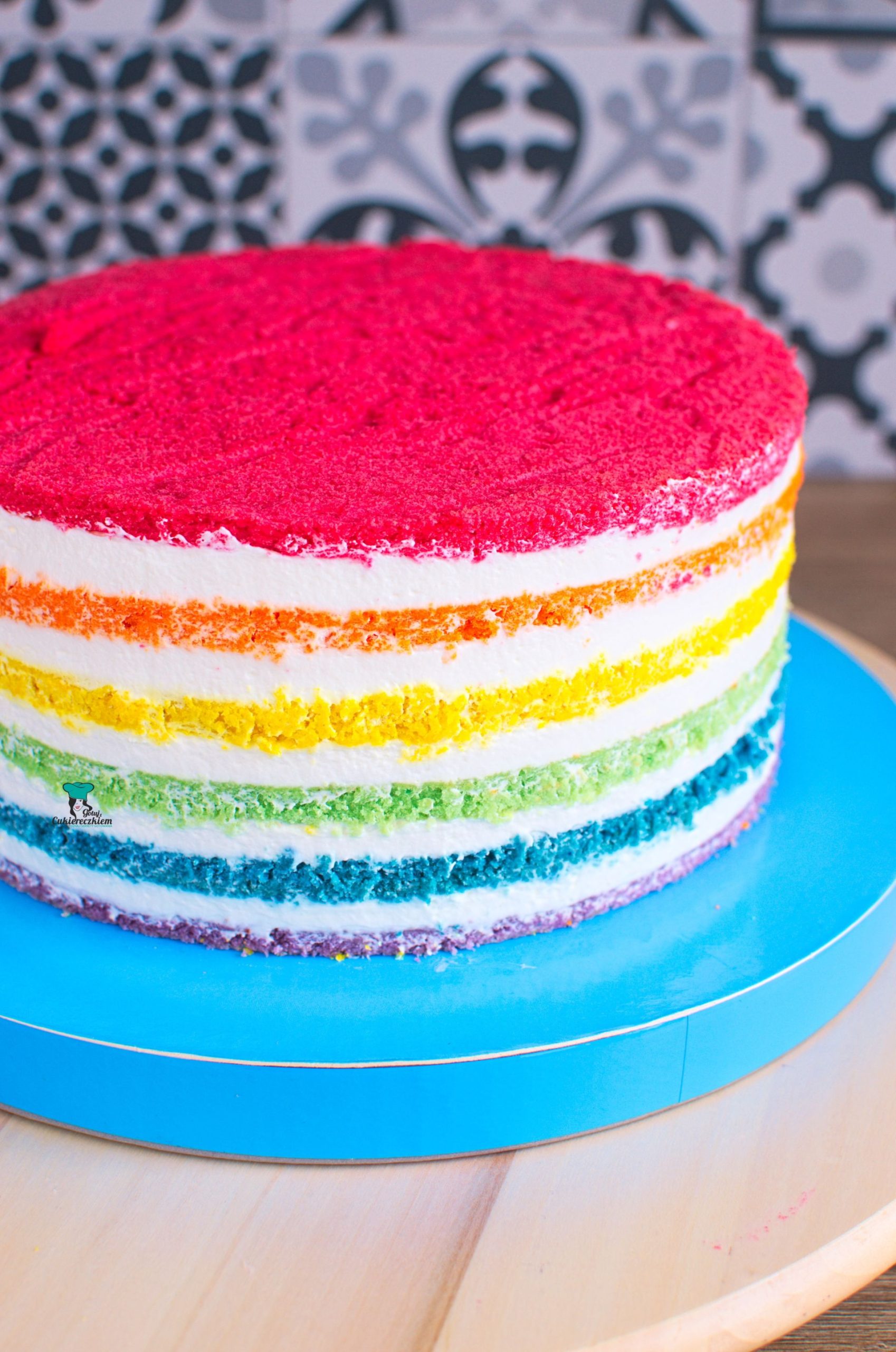 Tort tęczowy