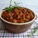 Zapiekanka w dyni z soczewicą i kurczakiem