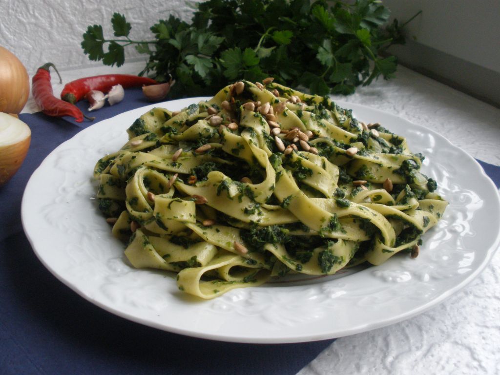 Tagliatelle ze szpinakiem i słonecznikiem