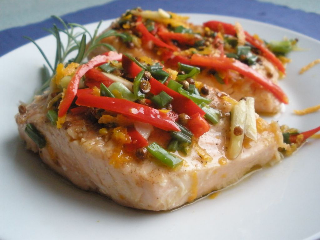 Marynowany łosoś z chili i pomarańczą