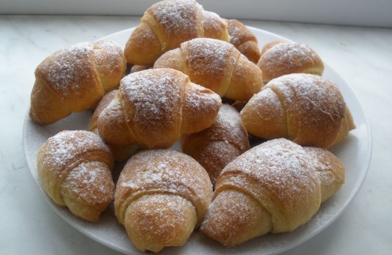 Rogaliki krucho-drożdżowe z marmoladą