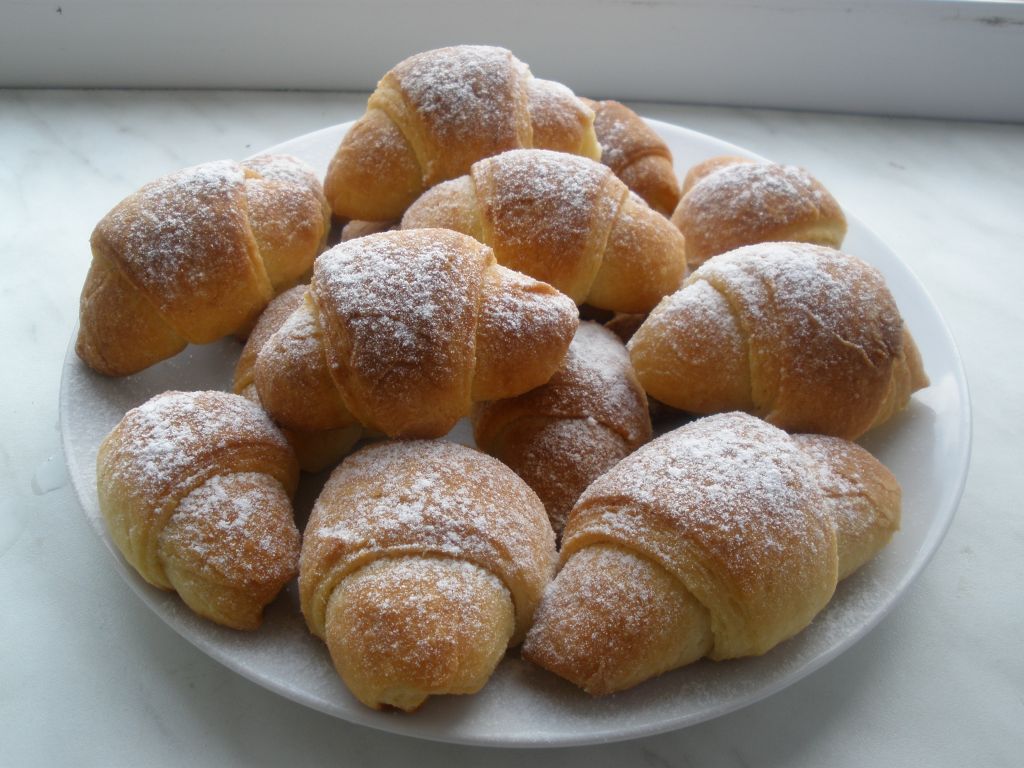 Rogaliki krucho-drożdżowe z marmoladą