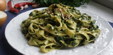 Tagliatelle ze szpinakiem i słonecznikiem