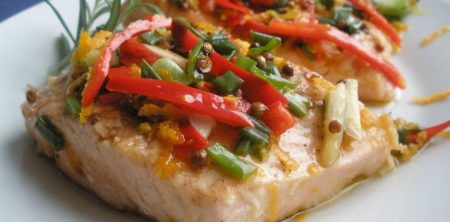 Marynowany łosoś z chili i pomarańczą