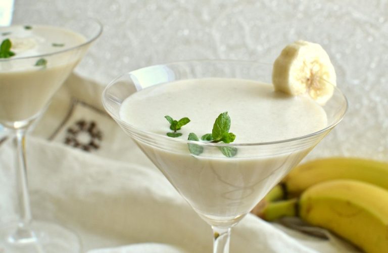 Koktajl sojowo-bananowy z masłem orzechowym