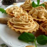Makaron smażony z kurczakiem, papryką i pieczarkami
