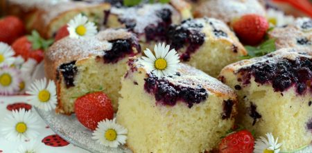 Ciasto norweskie z jeżynami