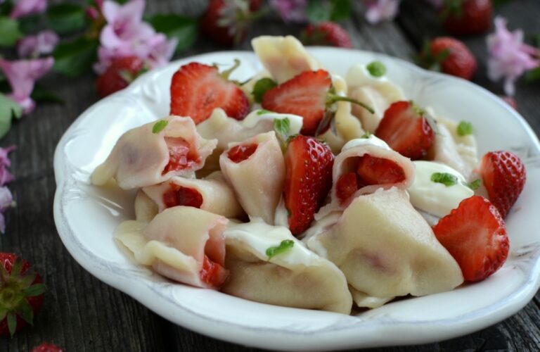 Pierogi z truskawkami