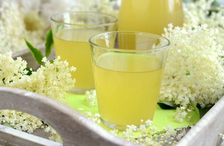 Syrop z kwiatów czarnego bzu z nutą cytryny