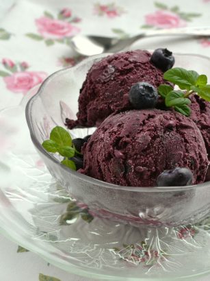 Lody jagodowe