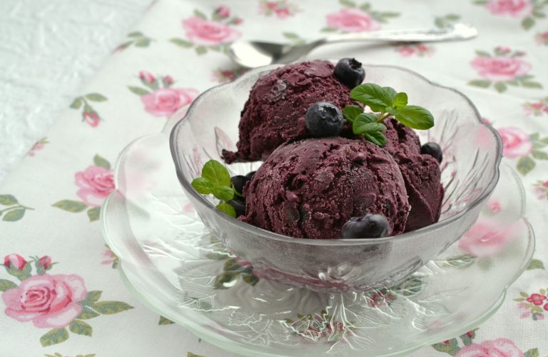 Lody jagodowe