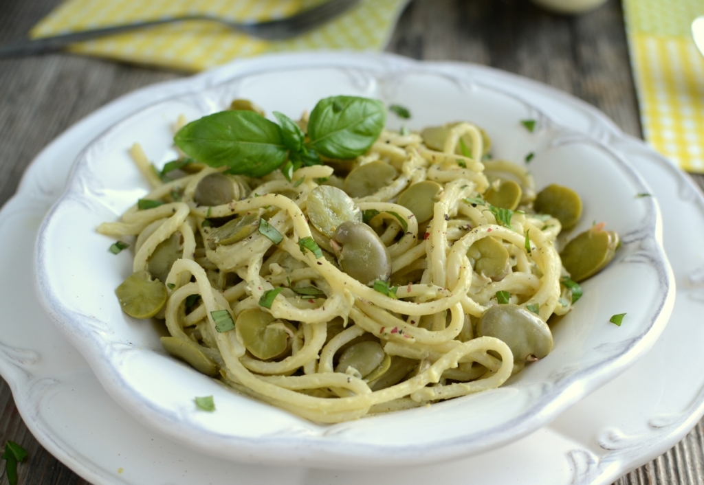 Spaghetti z bobem i bazylią