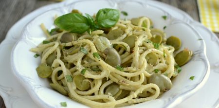 Spaghetti z bobem i bazylią