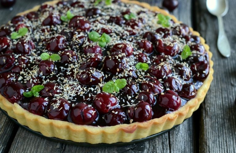 Tarta wiśniowa z kremem pana cotta