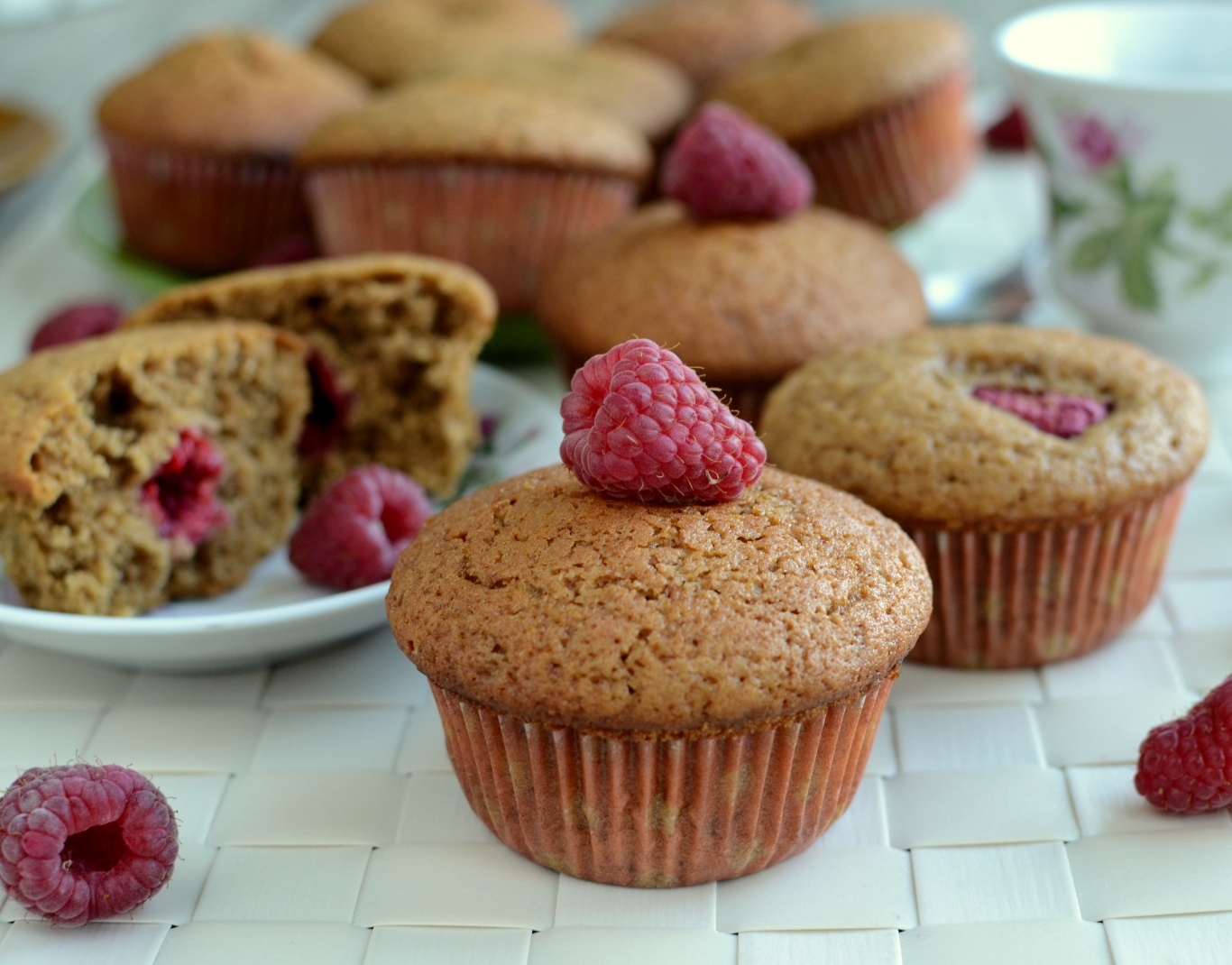 Kawowe muffinki z malinami