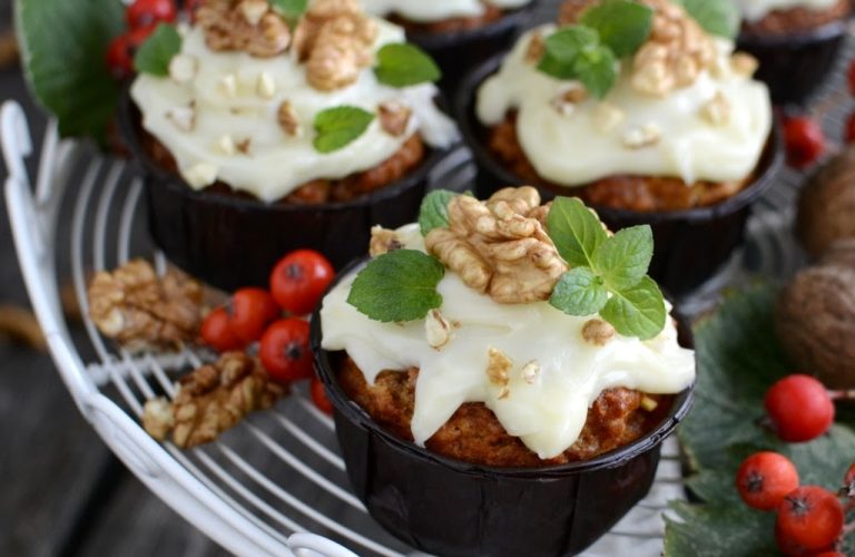 Muffinki marchewkowe pod lukrową czapeczką