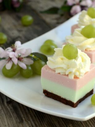 Piankowe kostki z winogronem