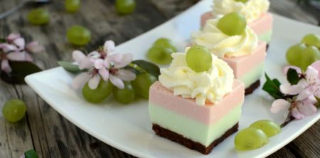 Piankowe kostki z winogronem