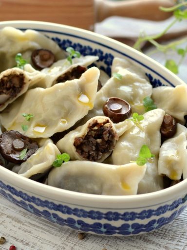 Pierogi z kaszanką i leśnymi grzybami