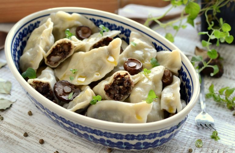 Pierogi z kaszanką i leśnymi grzybami