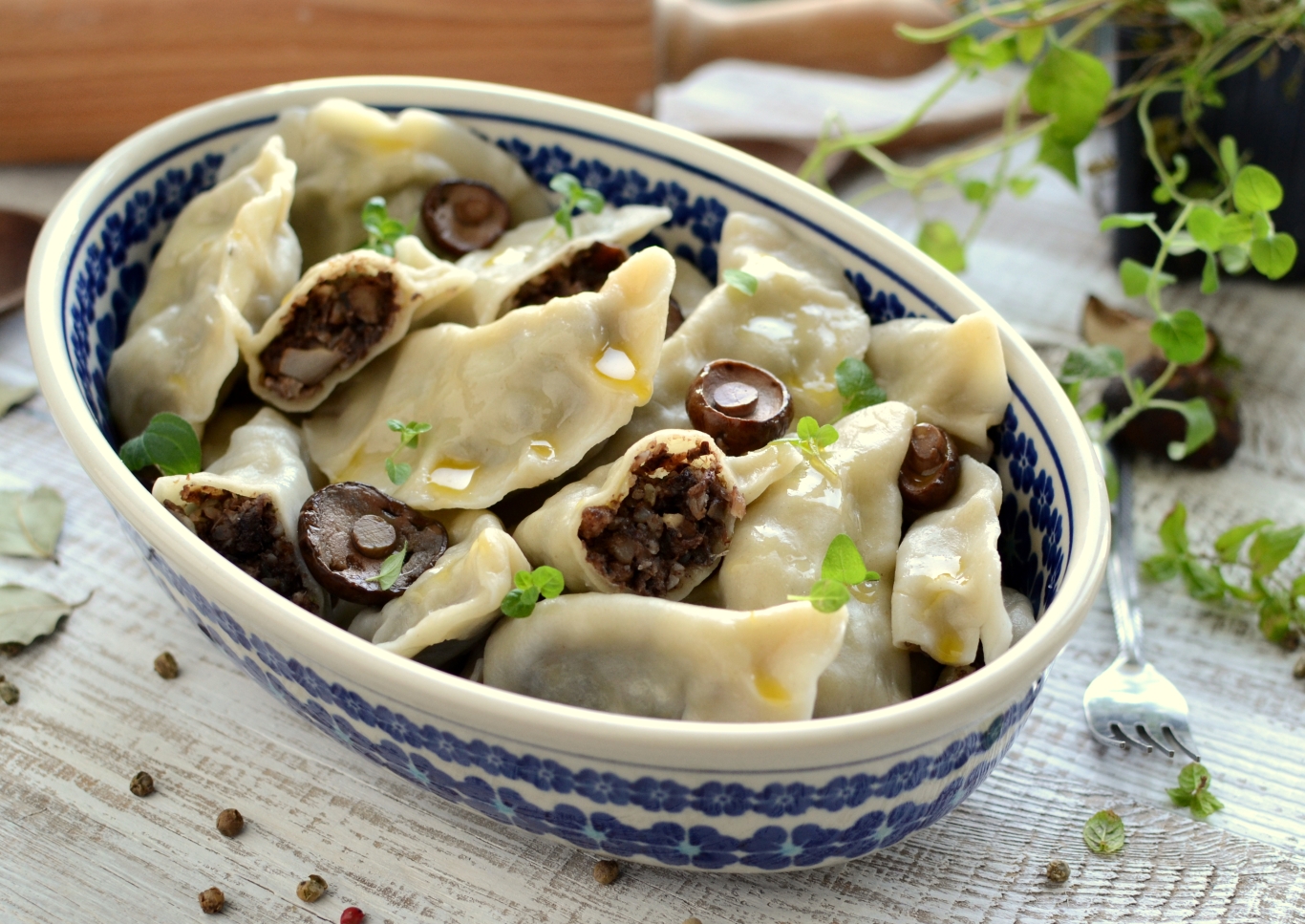 Pierogi z kaszanką i leśnymi grzybami