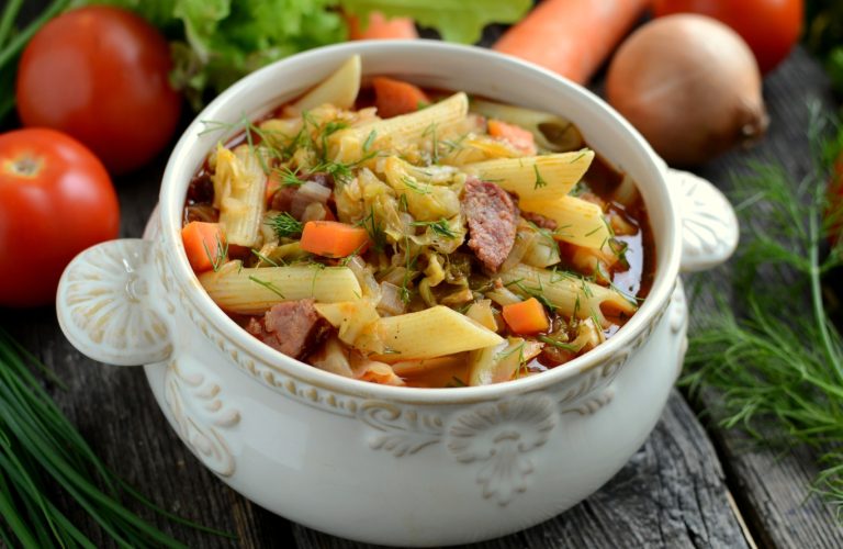 Penne z młodą kapustą