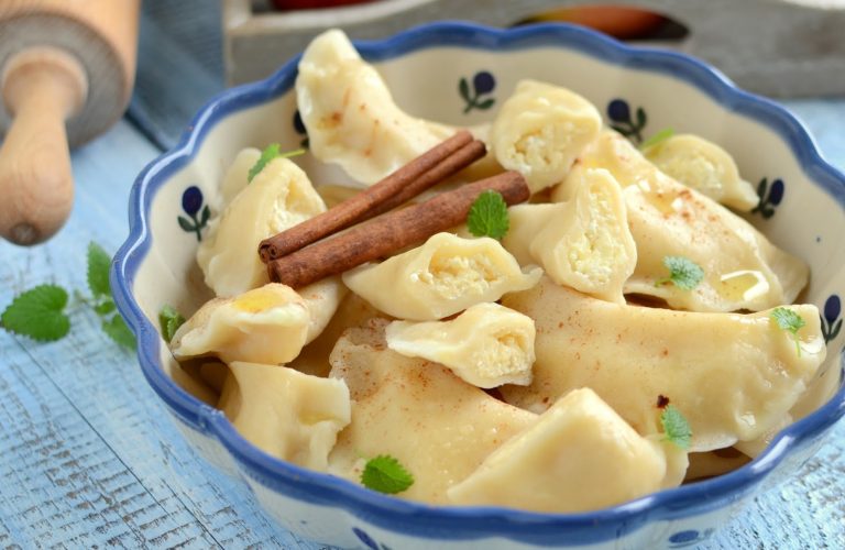 Pierogi z serem i jabłkami