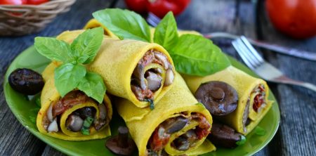 Naleśniki z grzybami i suszonymi pomidorami