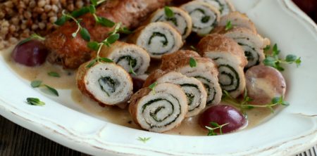 Mini roladki w sosie winogronowym