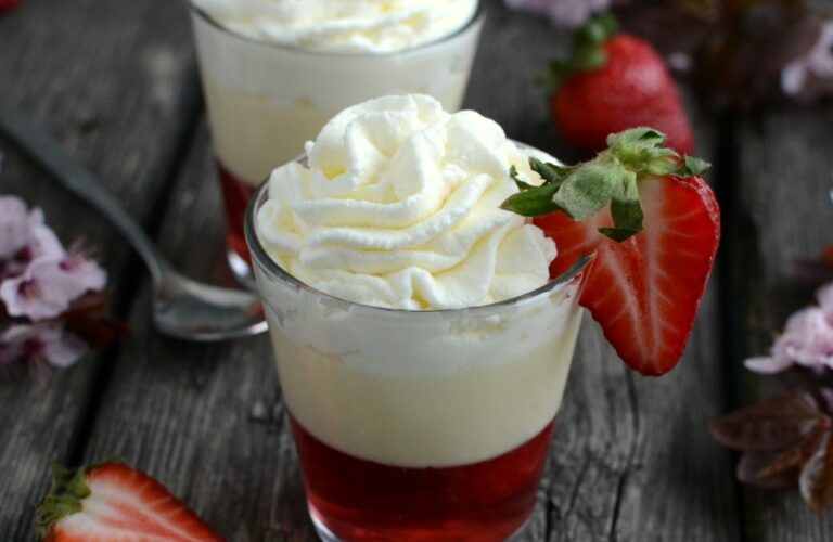 Trifle truskawkowe