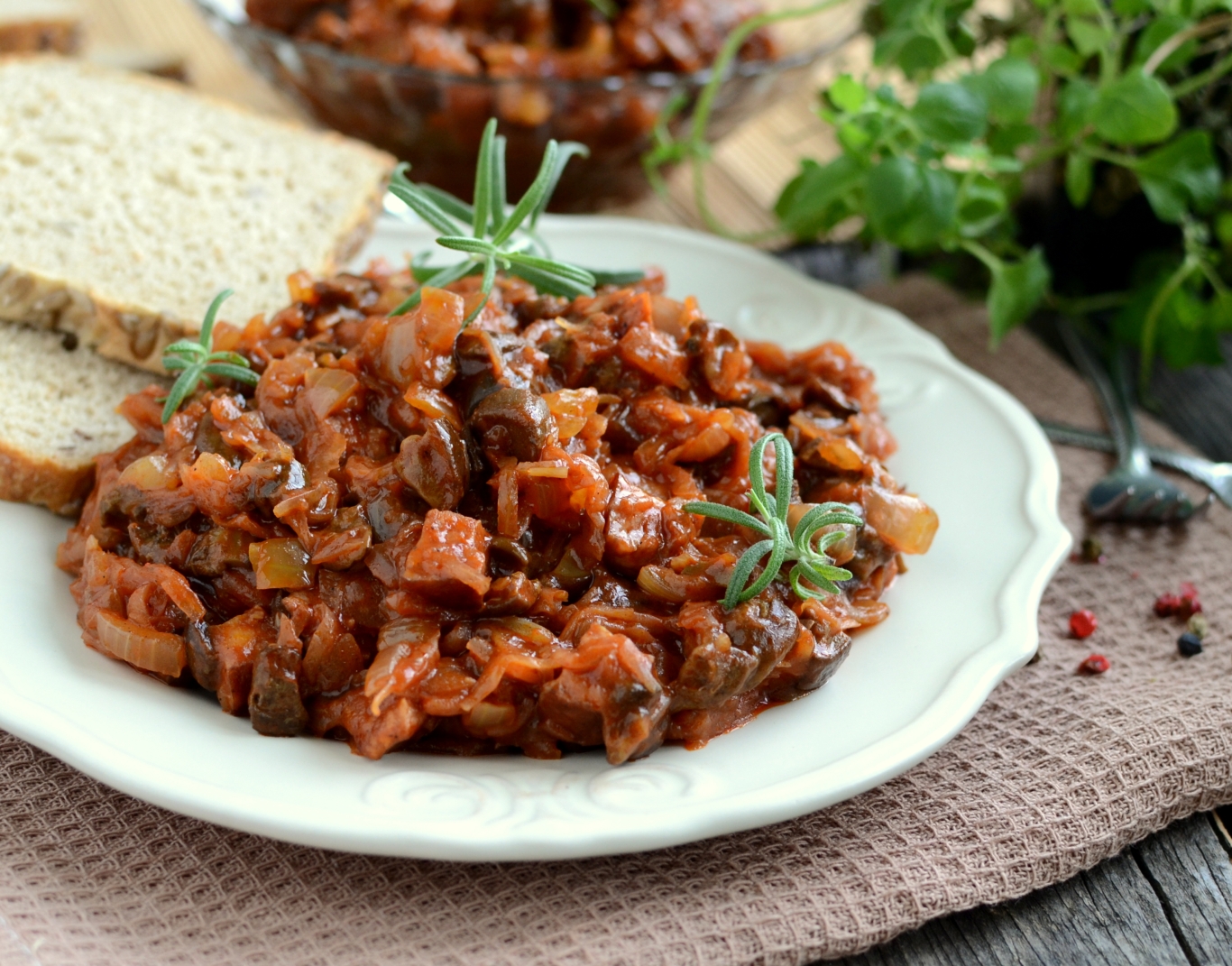 Bigos cygański z podgrzybkami