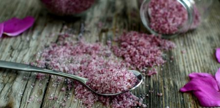 Cukier z płatków róży