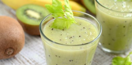 Koktajl z selerem naciowym, kiwi i bananem