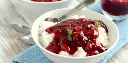 Deser tajski z sosem wiśniowym