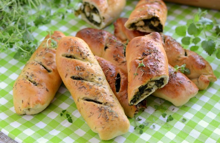 Stromboli szpinakowe z kurczakiem i fetą