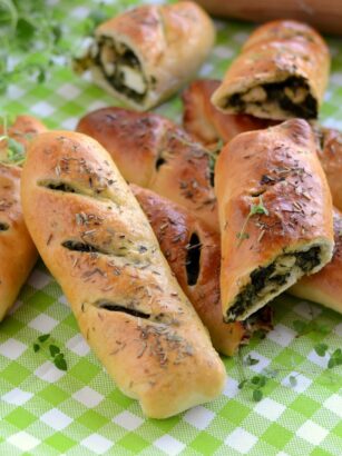 Stromboli szpinakowe z kurczakiem i fetą