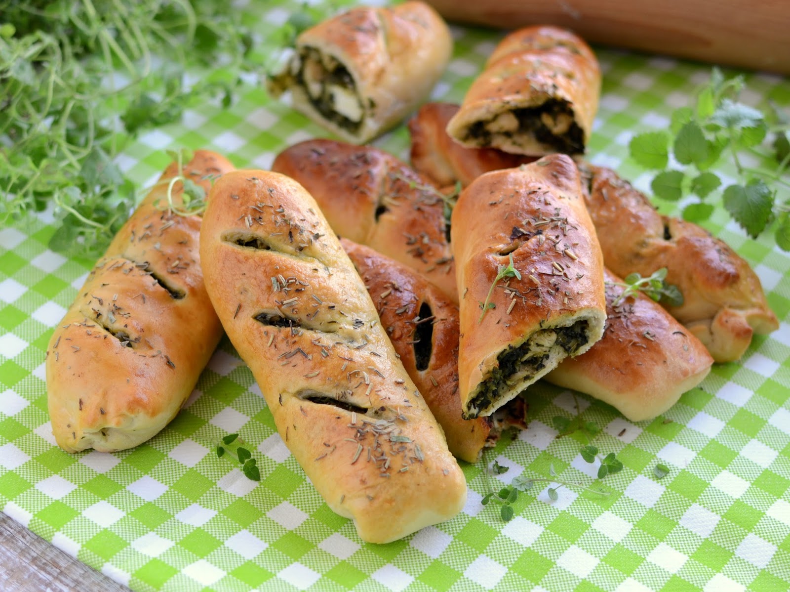 Stromboli szpinakowe z kurczakiem i fetą
