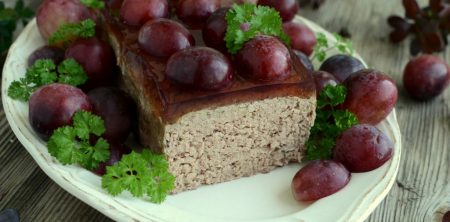 Pasztet z winogronami i winną galaretką