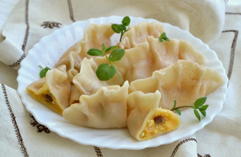Pierogi z dynią, serem i rodzynkami