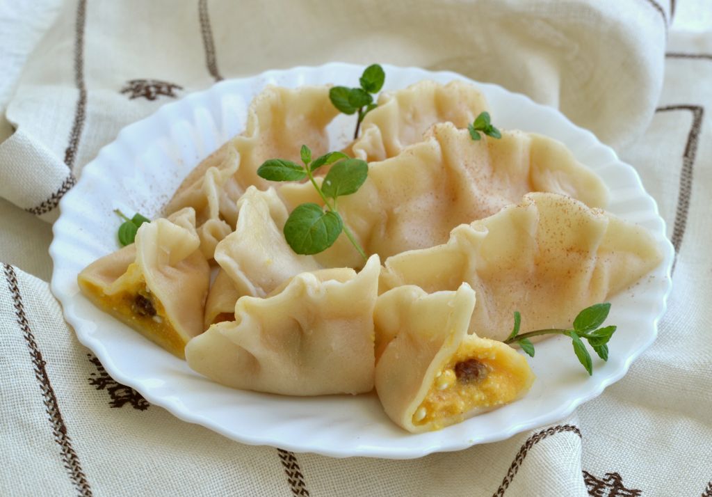 Pierogi z dynią, serem i rodzynkami