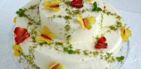 Tort truskawkowo-ananasowy