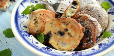 Pulchne racuszki z jagodami