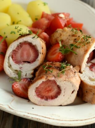 Roladki z truskawką i mozzarellą