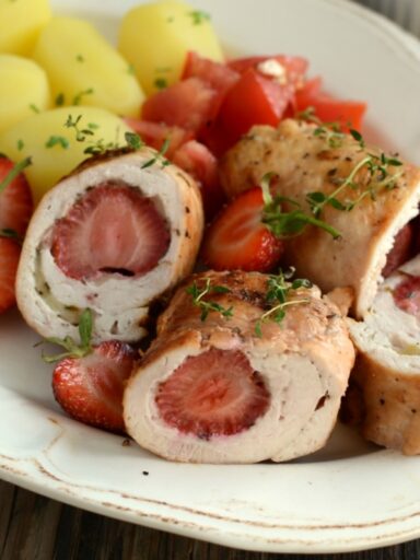 Roladki z truskawką i mozzarellą