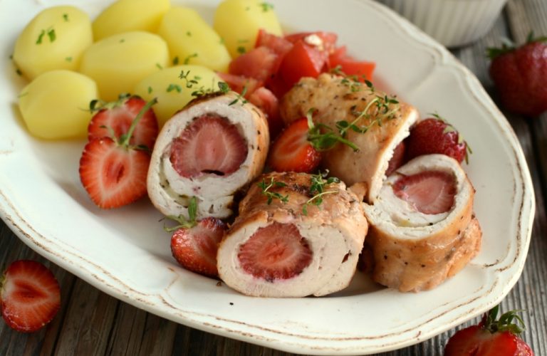 Roladki z truskawką i mozzarellą