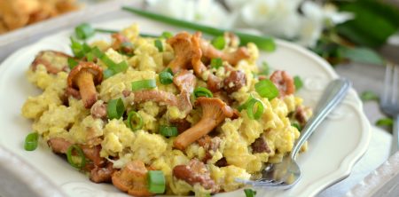 Jajecznica z kurkami