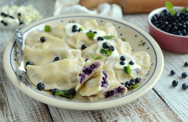 Pierogi z serem i jagodami
